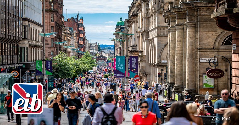 summer scene in Glasgow